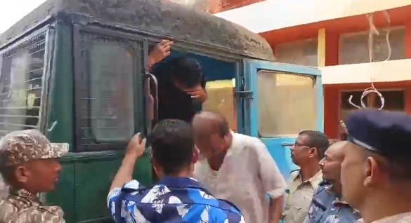 पत्नी की गिरफ्तारी के बीच फिर